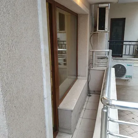 In The Center 1 * Varna